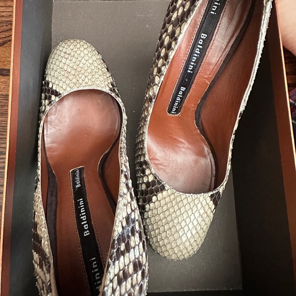 BALDININI
Platform pumps
7 (US) - Grey Like New - Picture 3 of 7